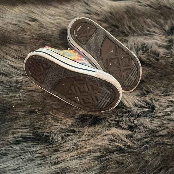 Converse all star girls size 5 low top tie dye shoes - Picture 2 of 5